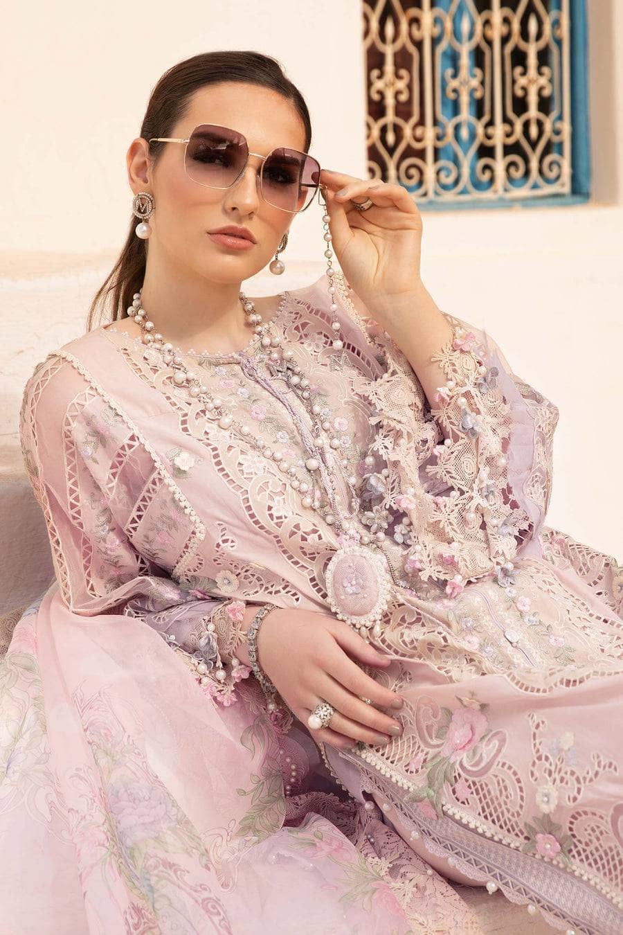 img_maria_b_lawn_24_awwal_boutique