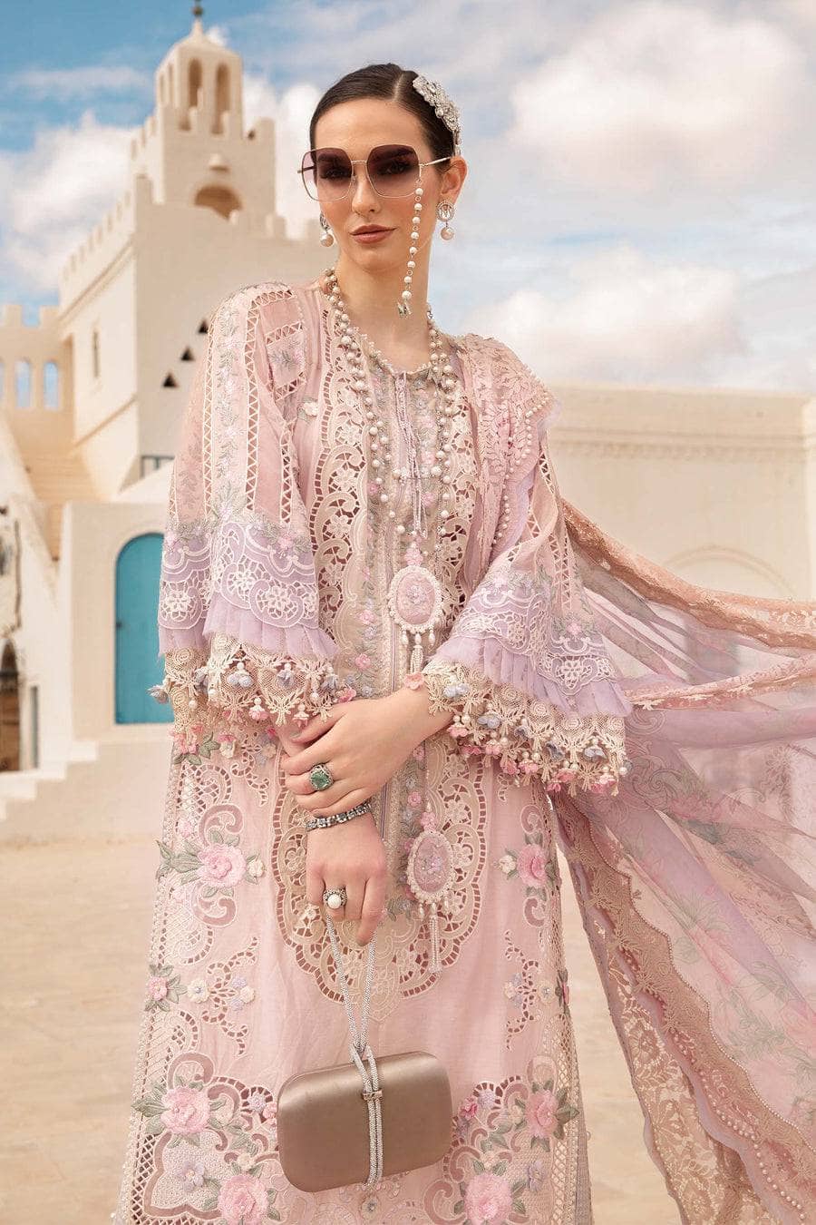 img_maria_b_lawn_24_awwal_boutique