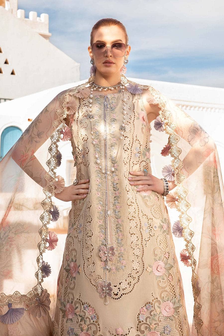 img_maria_b_lawn_24_awwal_boutique