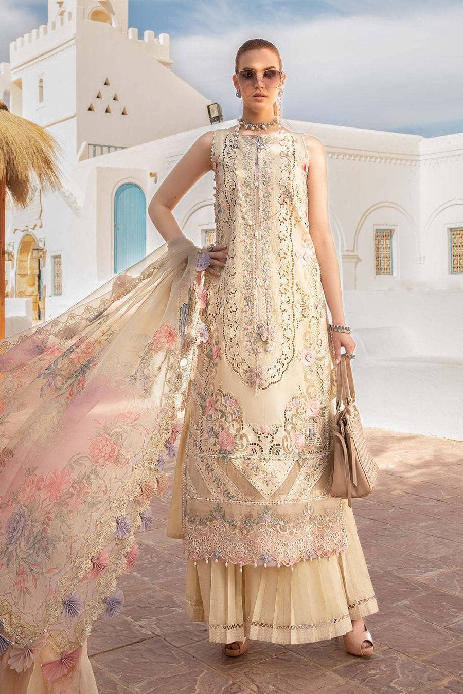 img_maria_b_lawn_24_awwal_boutique