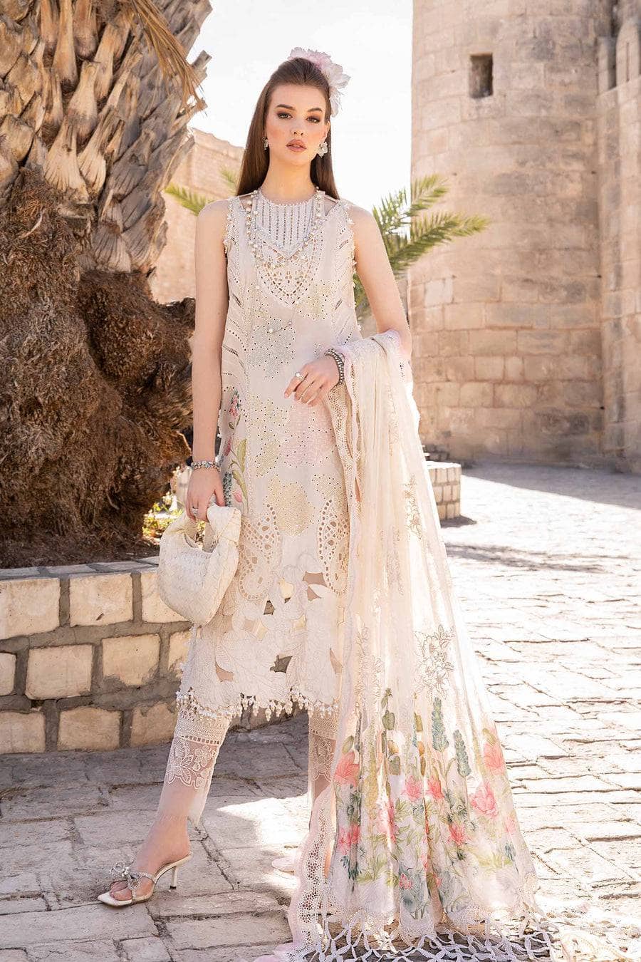 img_maria_b_lawn_24_awwal_boutique