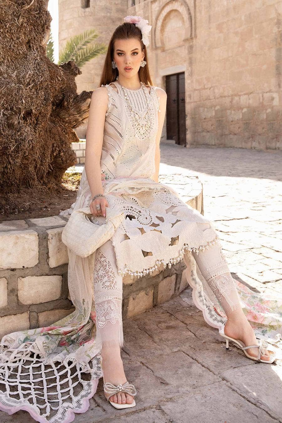 img_maria_b_lawn_24_awwal_boutique