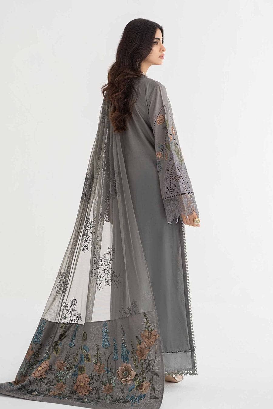 img_maria_b_lawn_24_awwal_boutique
