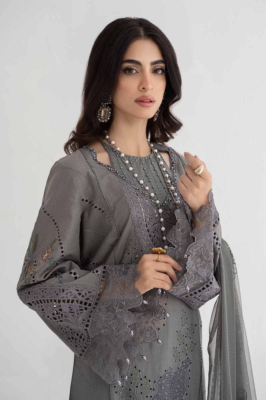 img_maria_b_lawn_24_awwal_boutique