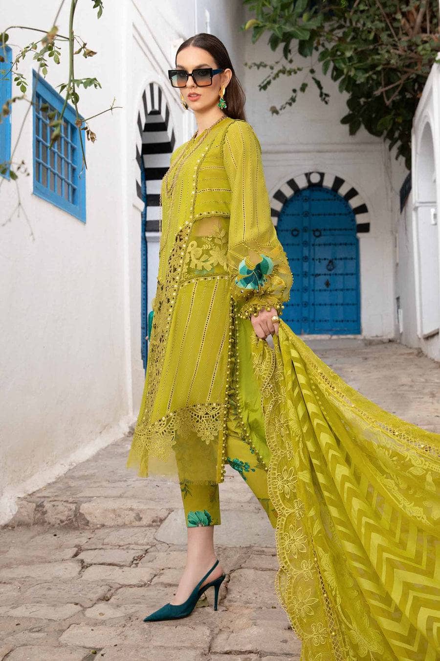 img_maria_b_lawn_24_awwal_boutique