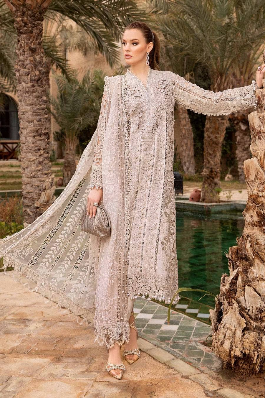 img_maria_b_lawn_24_awwal_boutique