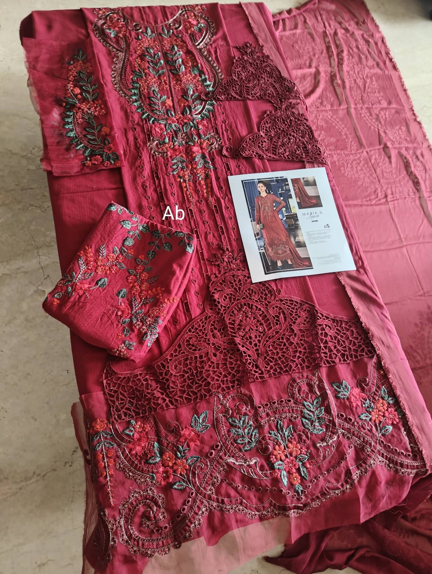 Open Open Pic/Maria B Eid Lawn 26/Vol 2/D-05/Red
