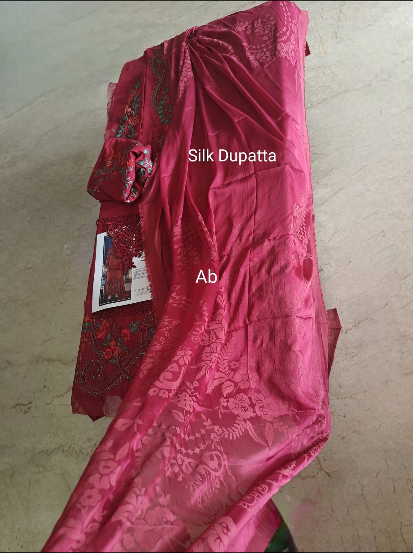 Open Open Pic/Maria B Eid Lawn 26/Vol 2/D-05/Red