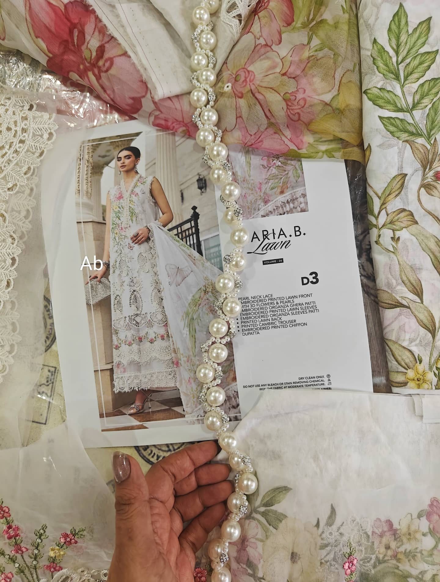 Open Pic/Hot🔥Seller‼️ Maria B Luxury Lawn 26/Vol 2/D-03/Off White
