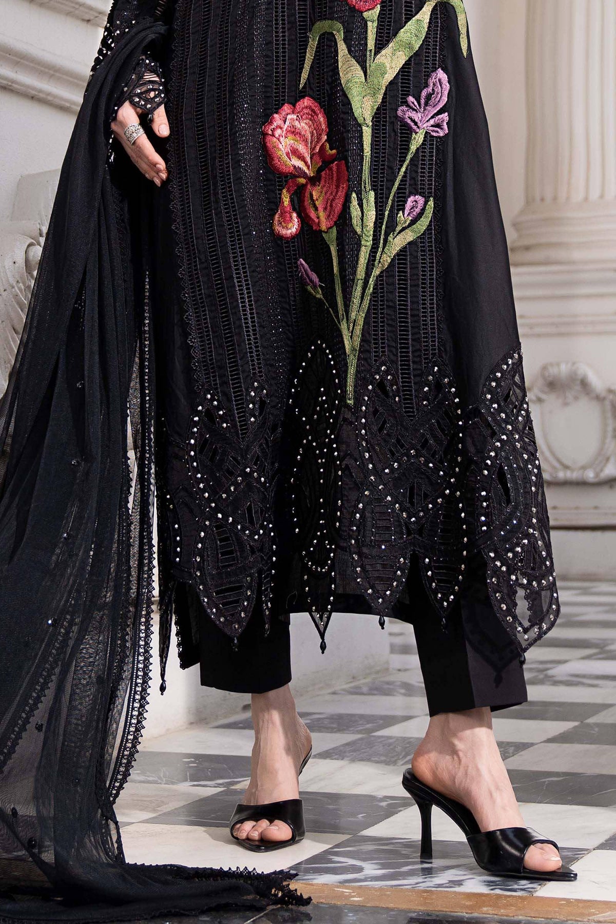 Hot🔥Sale‼️Maria B Luxury Lawn 26/Vol 2/D-10/Black