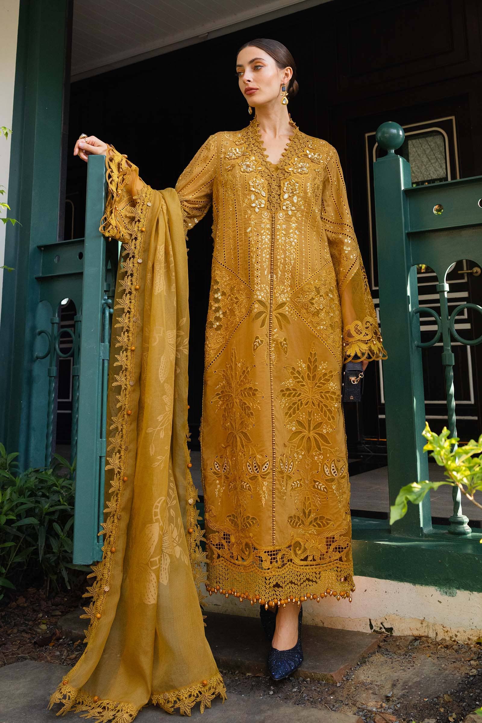img_maria_b_eid_lawn_26_awwal_boutique