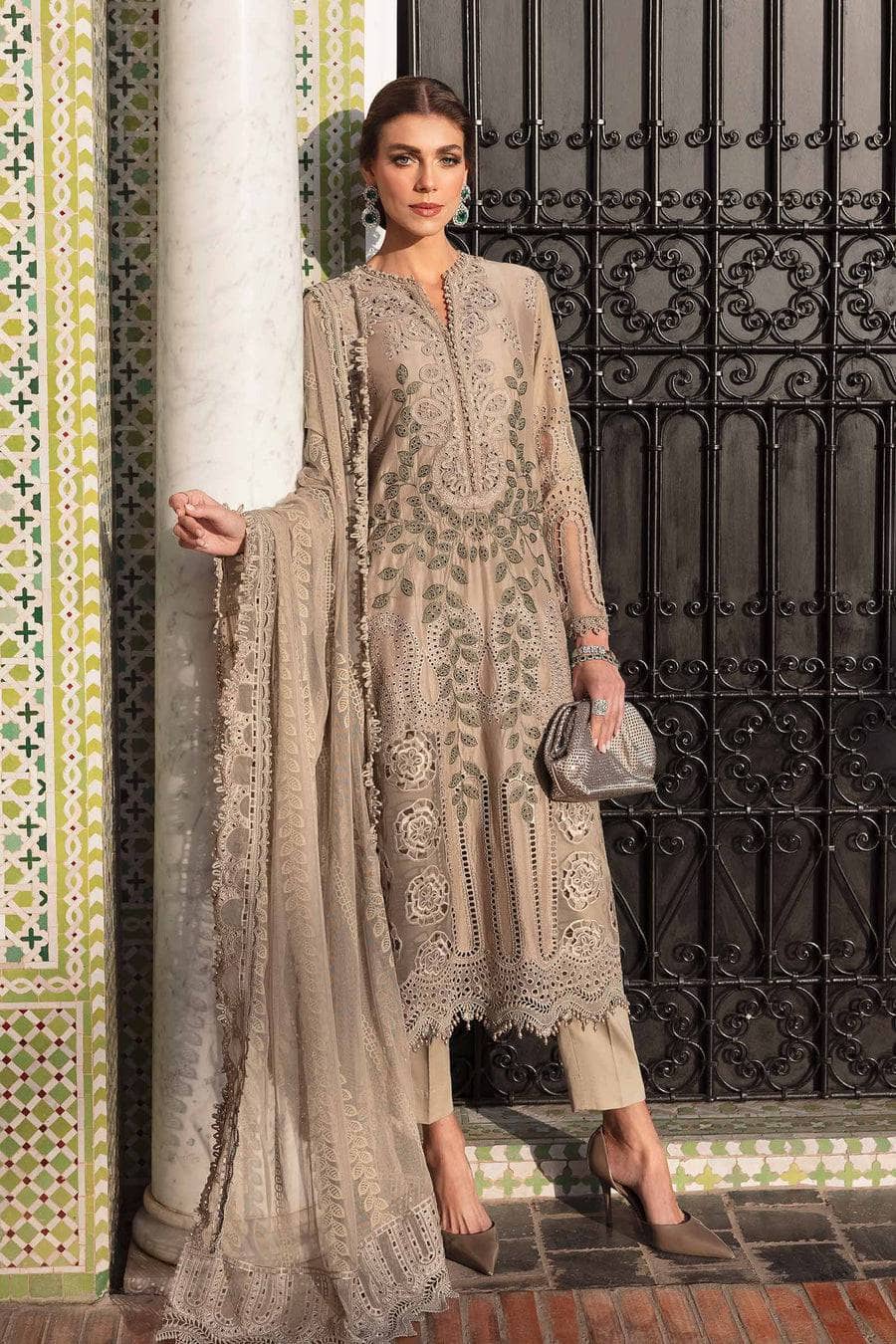 img_maria_luxury_lawn_25_awwal_boutique