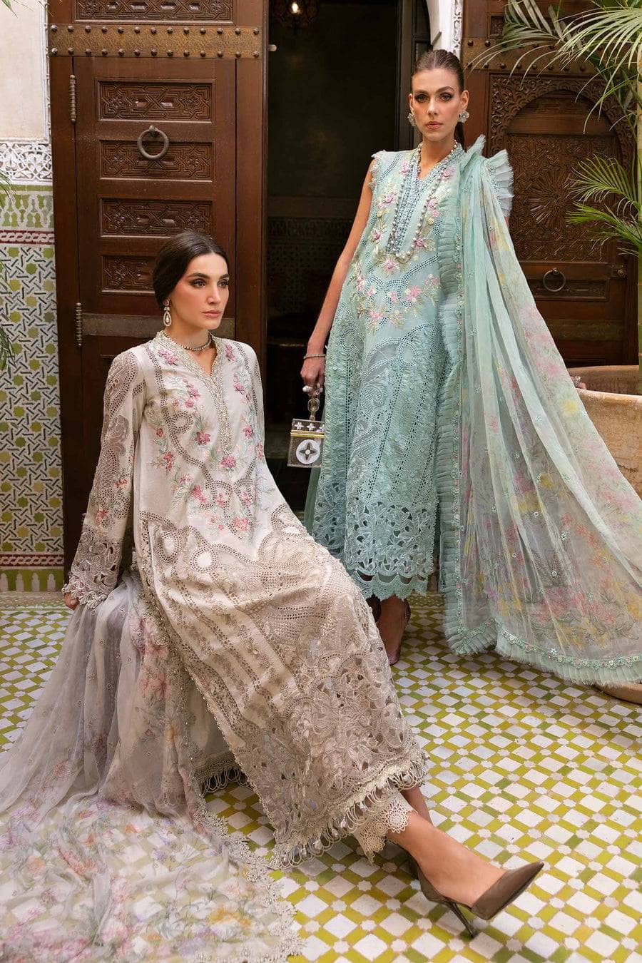 Maria B Lawn Pakistani Suit Restocked/Maria B Luxury Lawn 25/14B/Beige