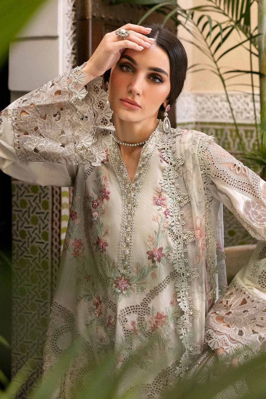 Maria B Lawn Pakistani Suit Restocked/Maria B Luxury Lawn 25/14B/Beige
