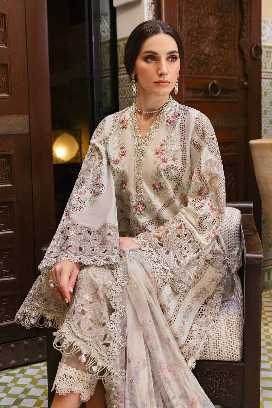 Maria B Lawn Pakistani Suit Restocked/Maria B Luxury Lawn 25/14B/Beige