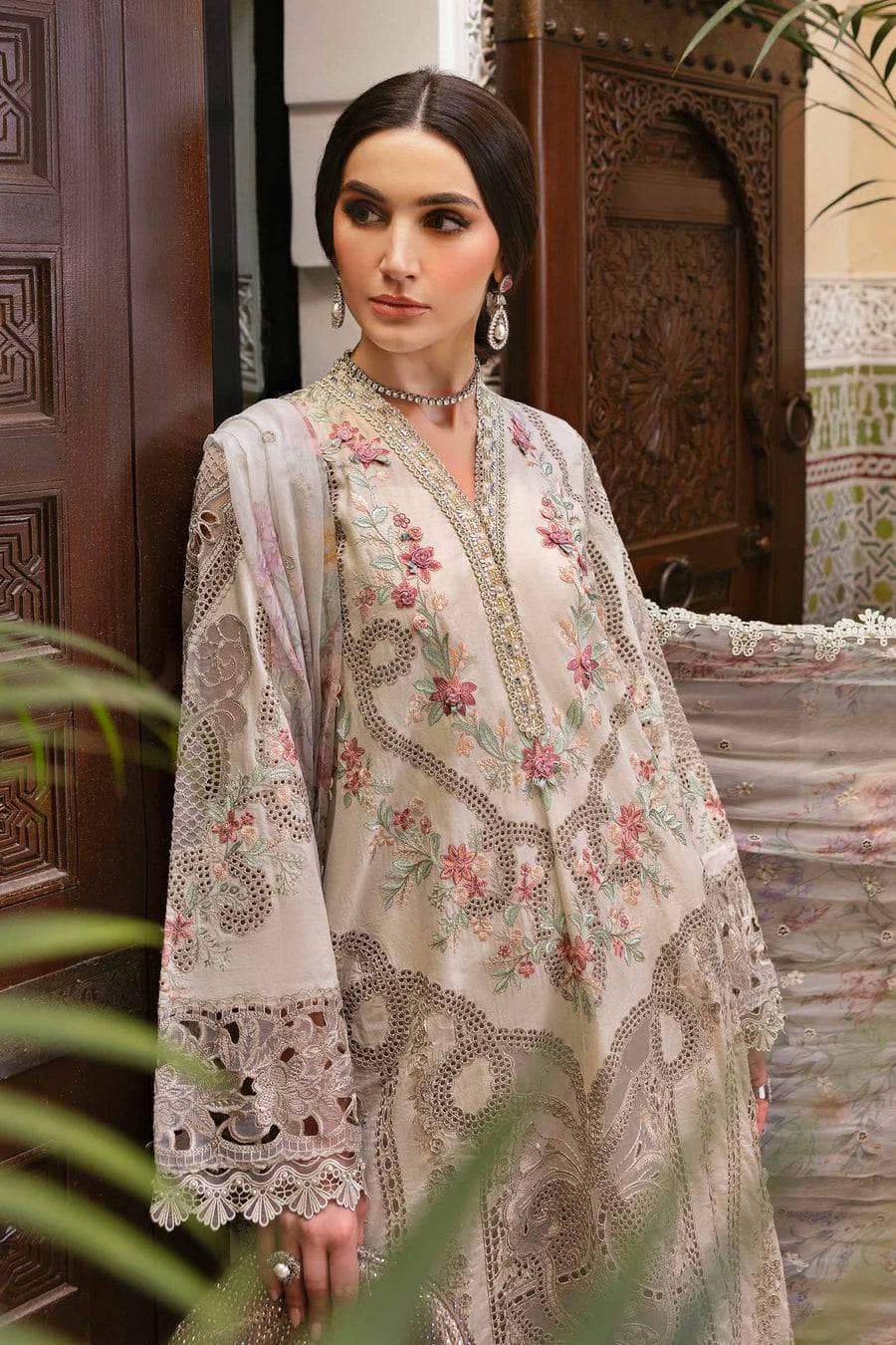 Maria B Lawn Pakistani Suit Restocked/Maria B Luxury Lawn 25/14B/Beige