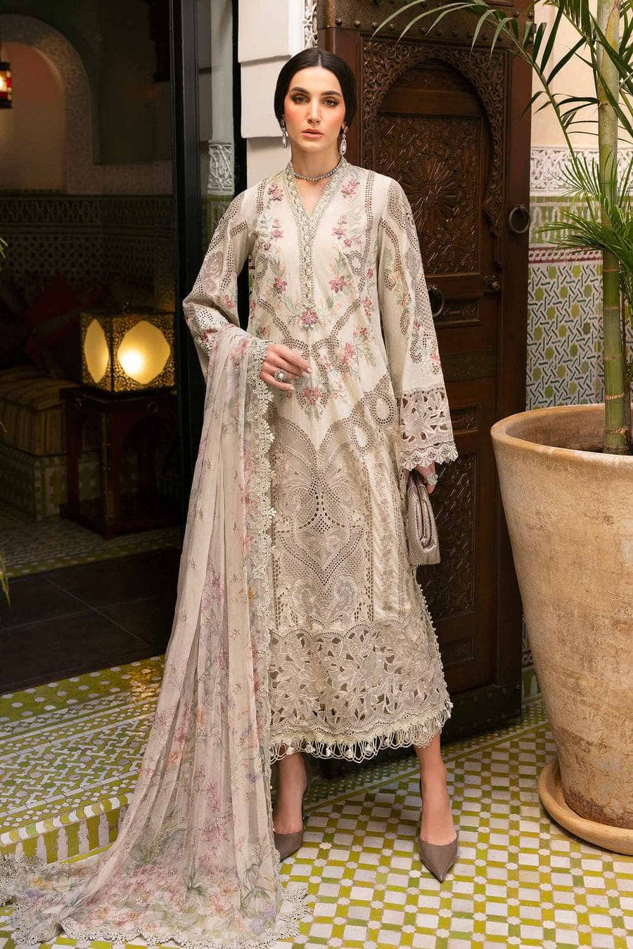Maria B Lawn Pakistani Suit Restocked/Maria B Luxury Lawn 25/14B/Beige