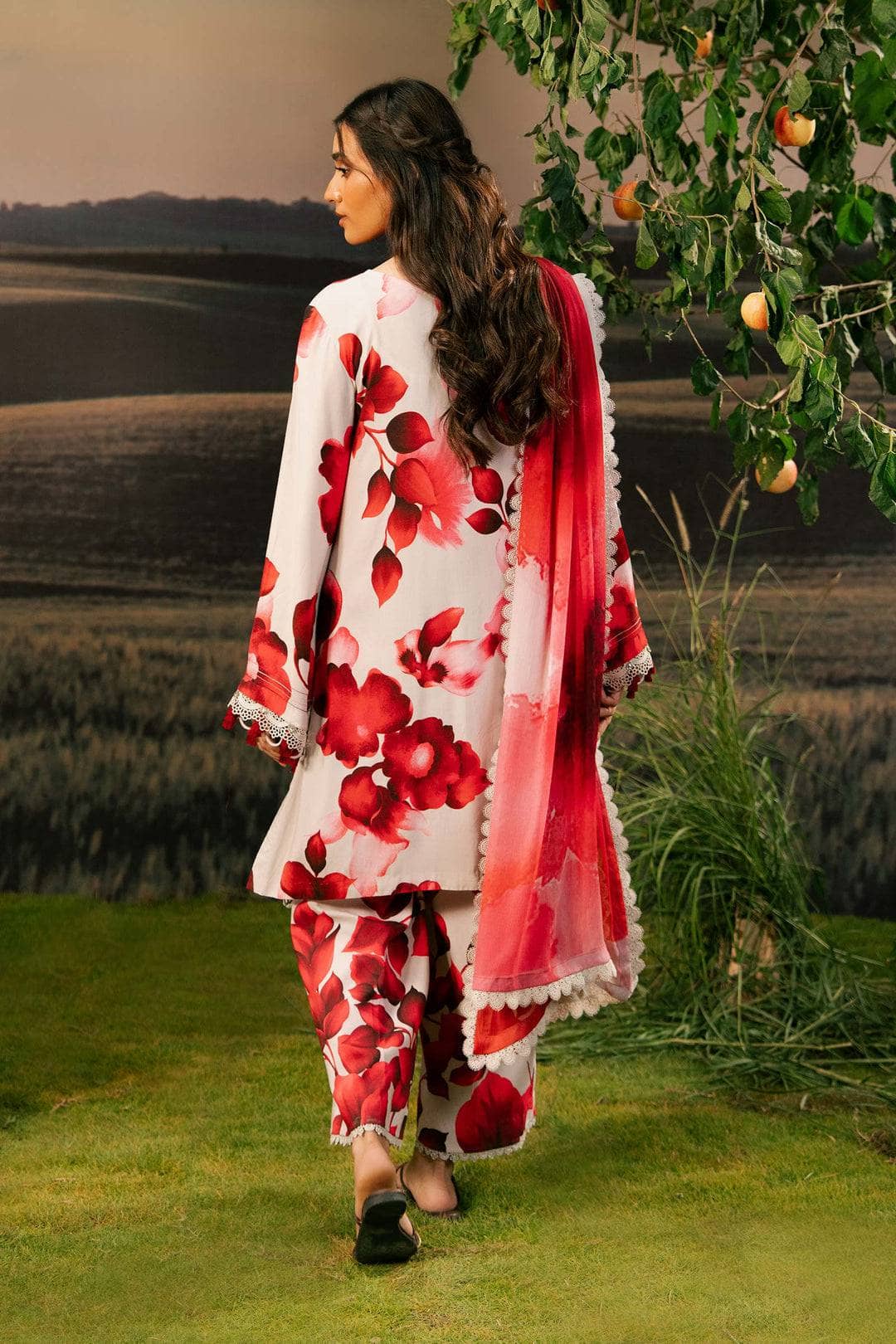 Maria B M Basics 25/Fall-Winter/Embroidered Arabic Lawn Suit | MB-PFUS25-01B/Grey