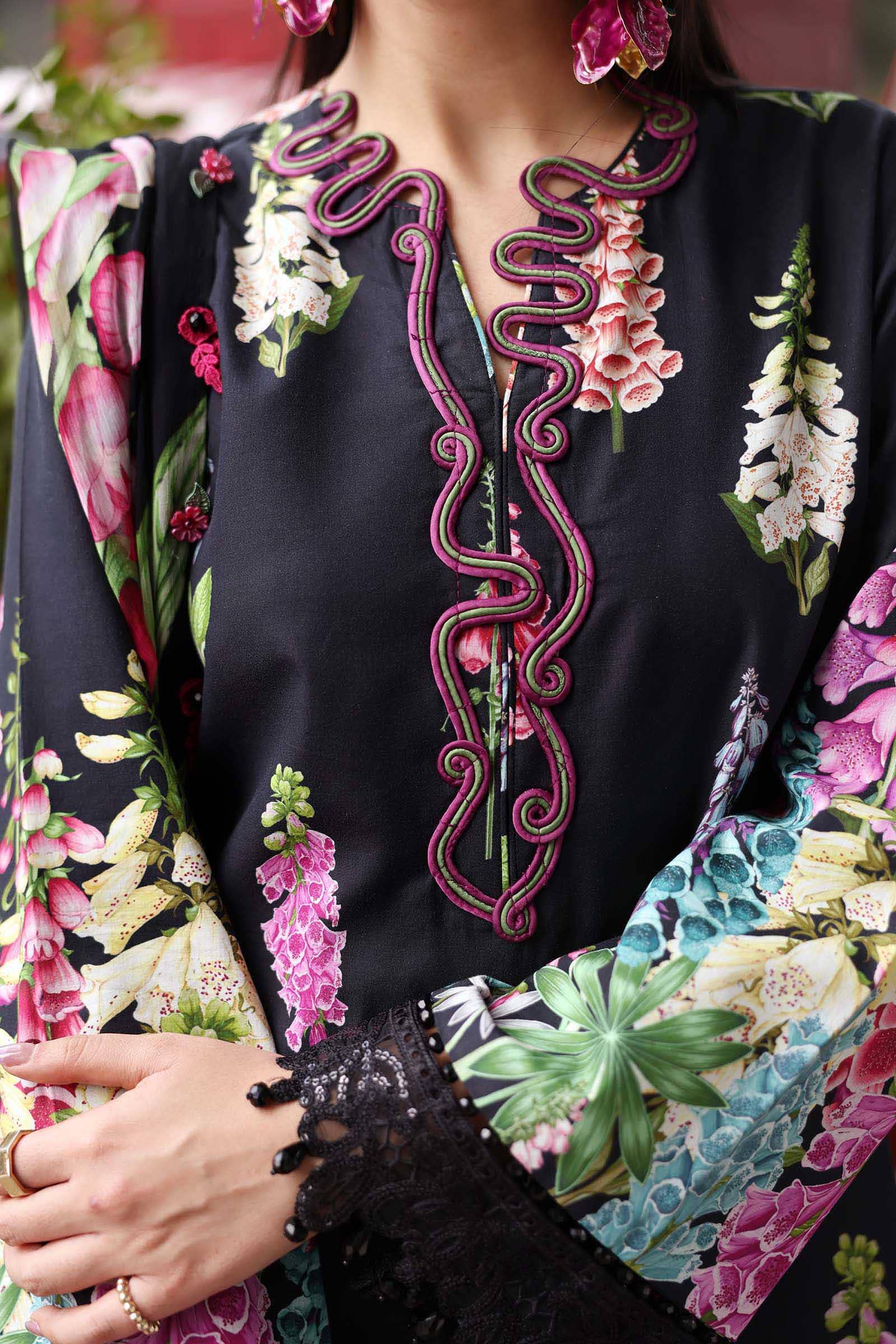 Maria B M Prints 26/Vol 2/5B/Black