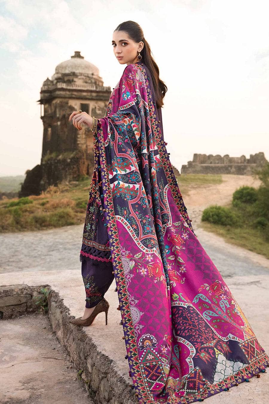 img_maria_b_mprints_24_awwal_boutique
