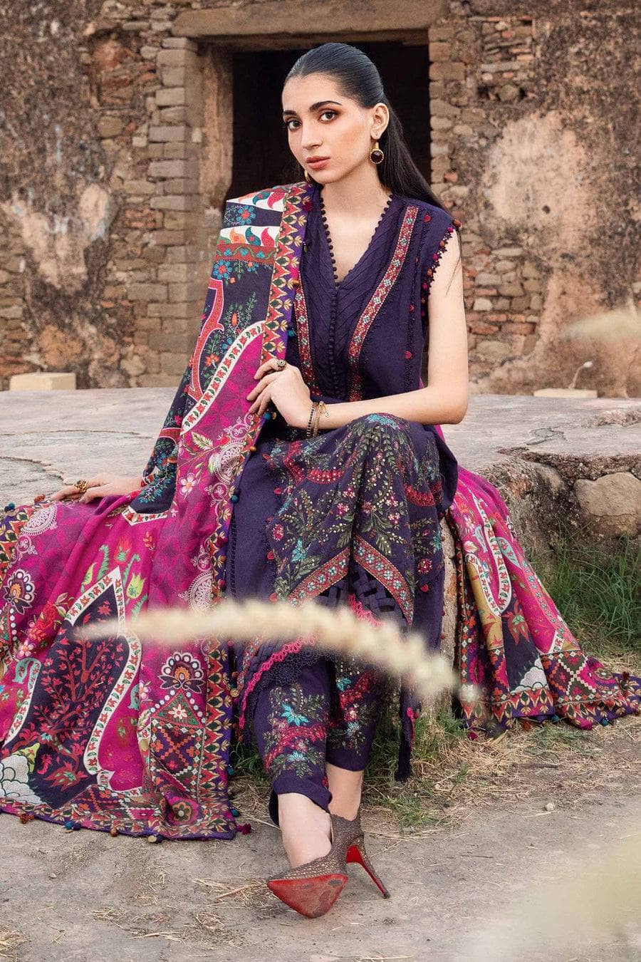 img_maria_b_mprints_24_awwal_boutique