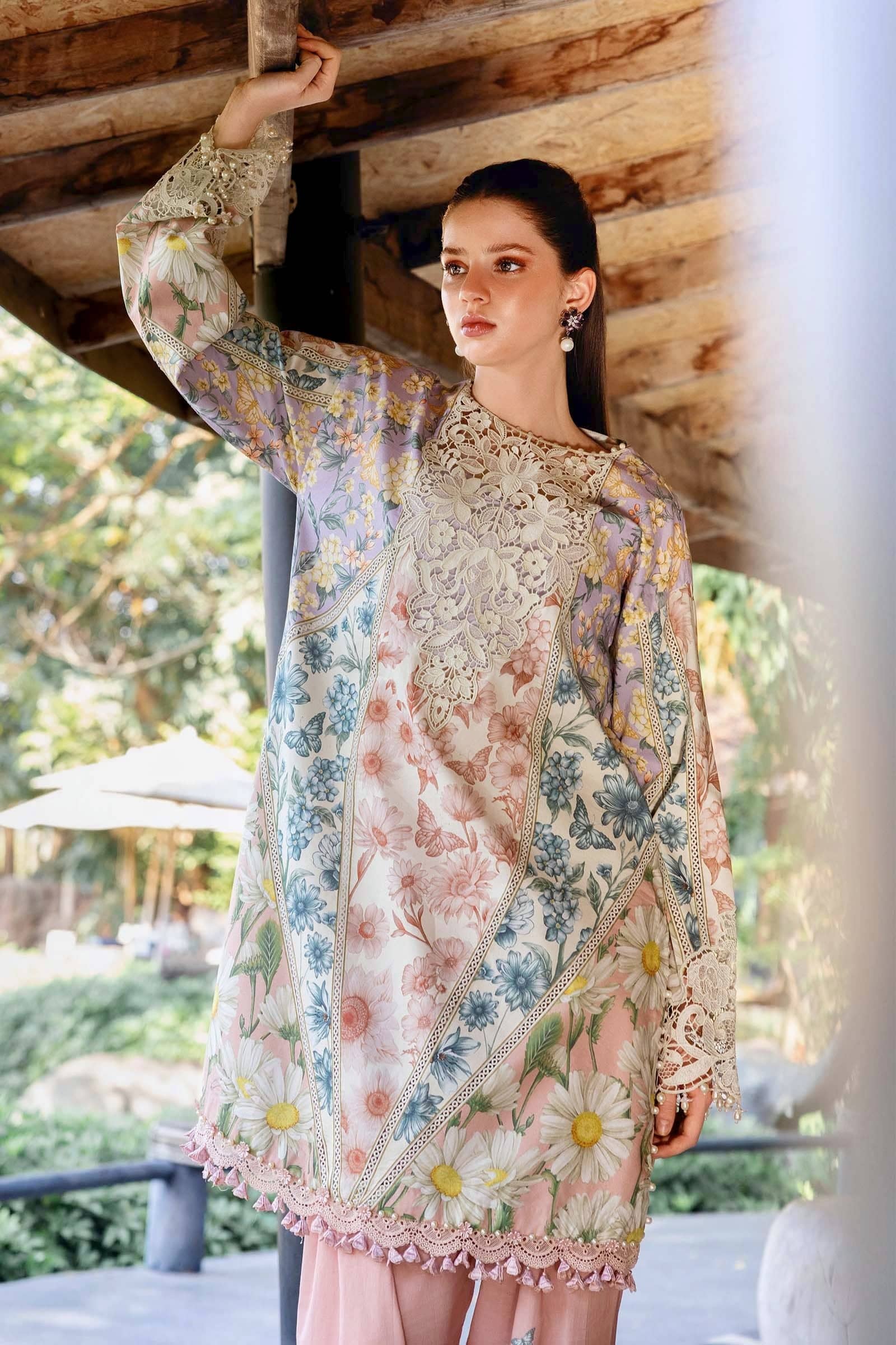 Open Pic/Maria B M Prints 26/Safari Scape/10 B/White&Peach/Chiffon Dupatta