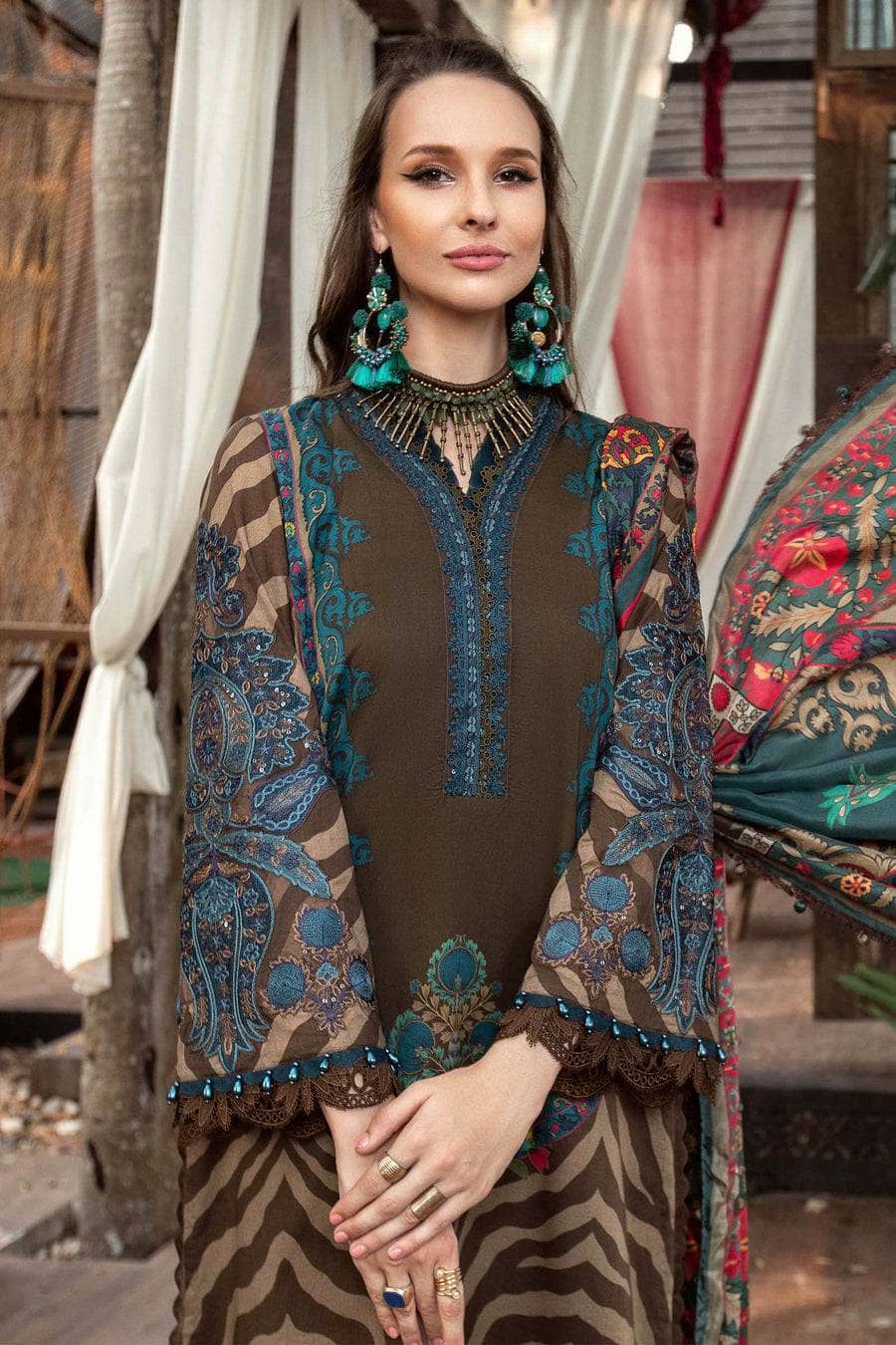 img_maria_b_m_prints_lawn_23_awwal_boutique