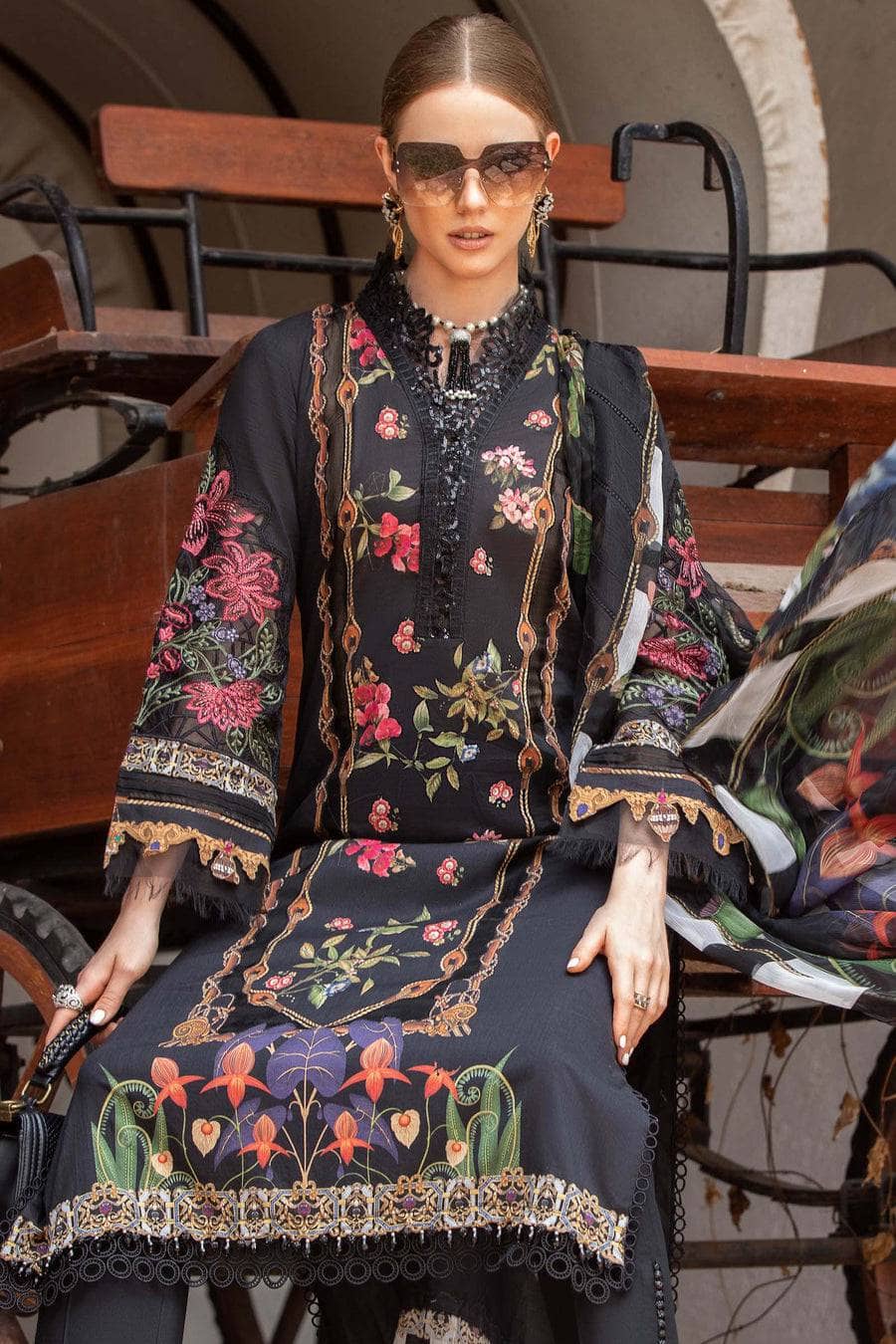 img_maria_b_m_prints_lawn_23_awwal_boutique