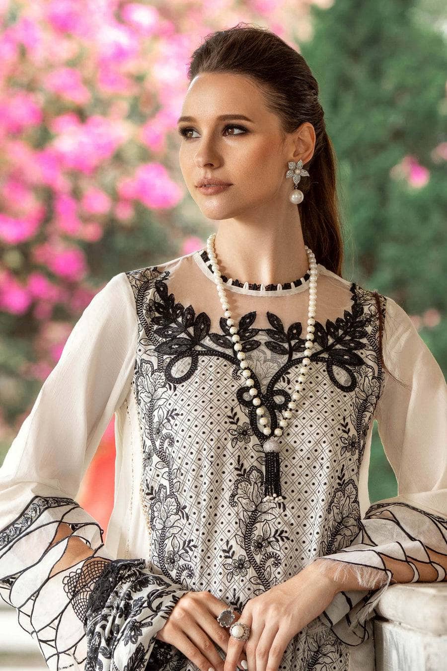 img_maria_b_m_prints_lawn_23_awwal_boutique
