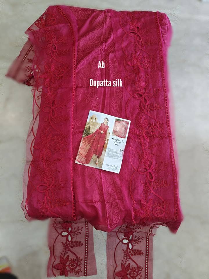 img_maria_b_lawn_24_awwal_boutique