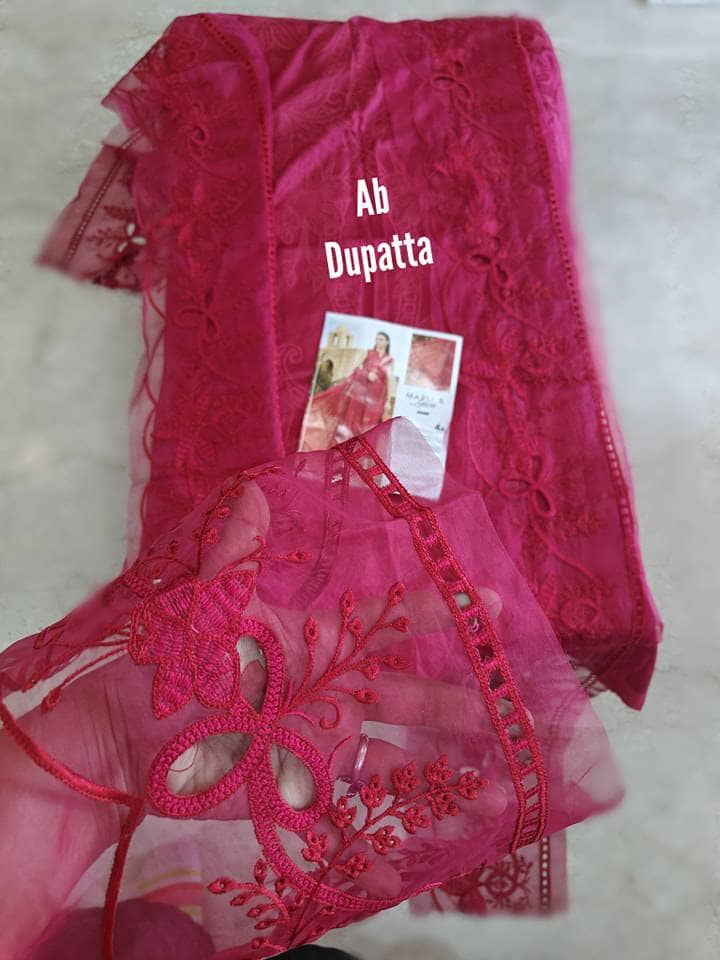img_maria_b_lawn_24_awwal_boutique
