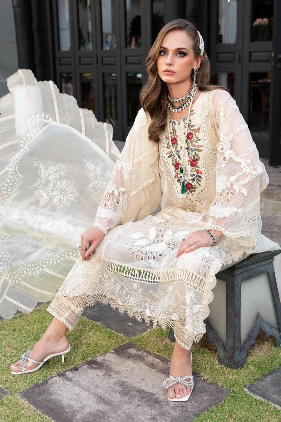 img_maria_b_eid_lawn_23_awwal_boutique