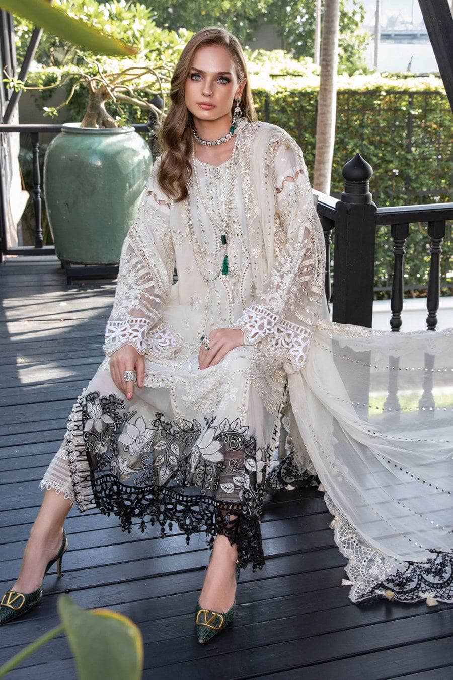 img_maria_b_eid_lawn_23_awwal_boutique