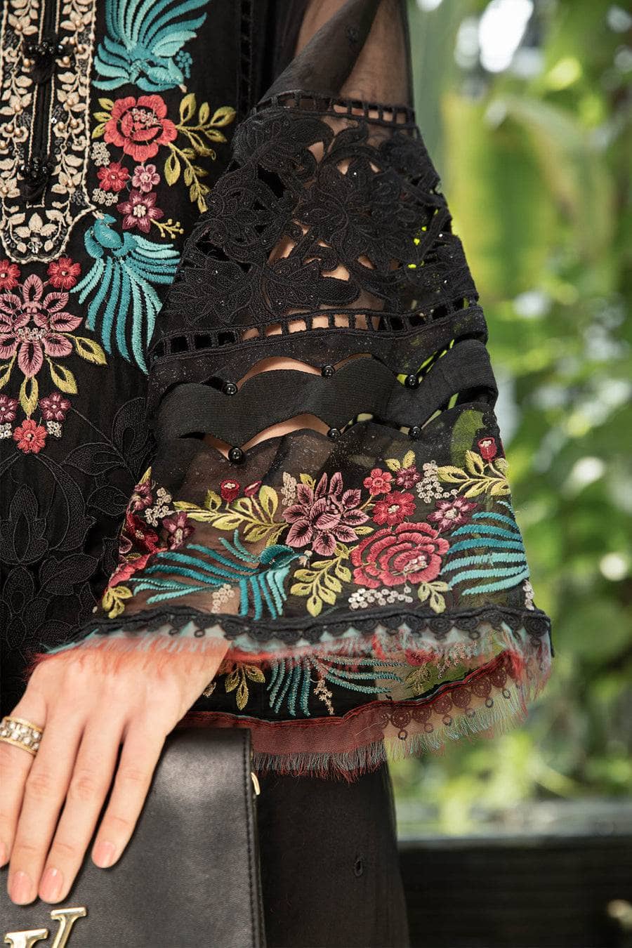 img_maria_b_eid_lawn_23_awwal_boutique