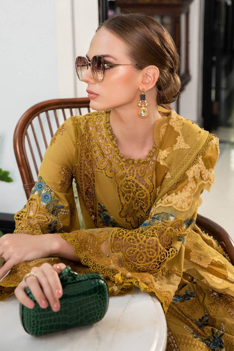 img_maria_b_eid_lawn_23_awwal_boutique