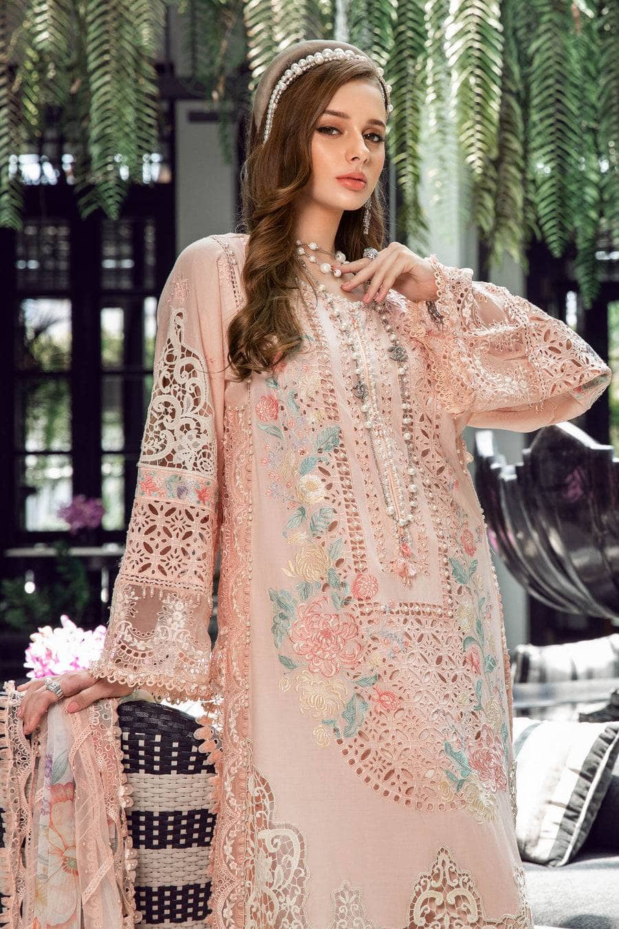 img_maria_b_eid_lawn_23_awwal_boutique