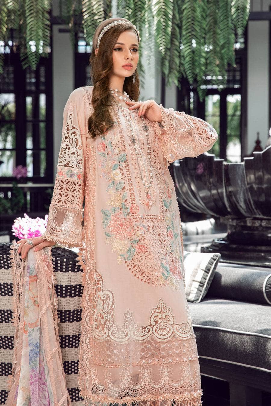 img_maria_b_eid_lawn_23_awwal_boutique