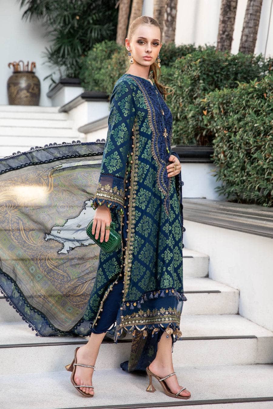 img_maria_b_eid_lawn_23_awwal_boutique