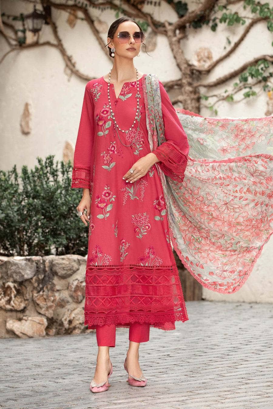img_maria_b_m_prints_lawn_23_awwal_boutique
