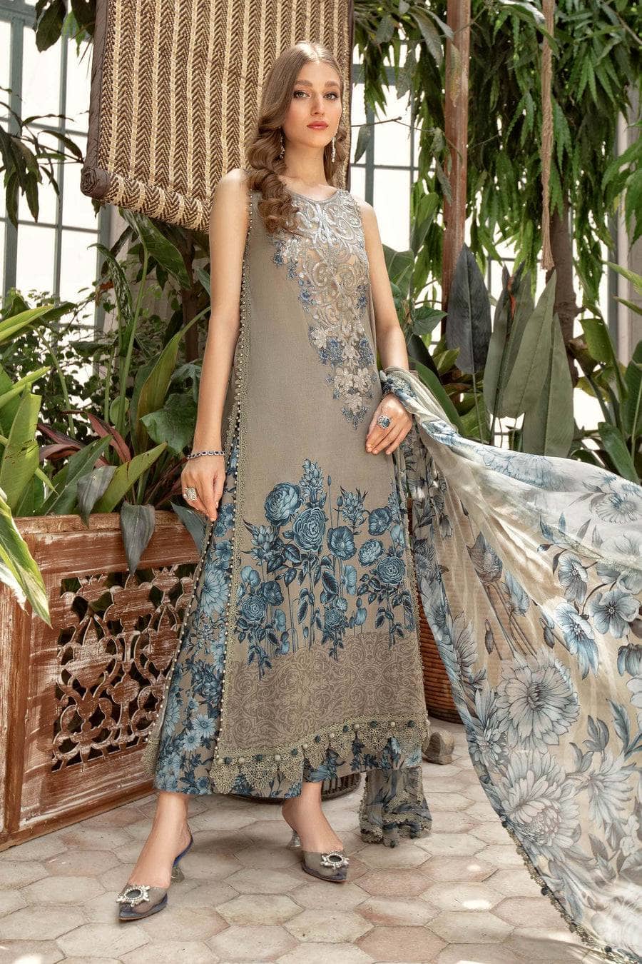 img_maria_b_m_prints_lawn_23_awwal_boutique