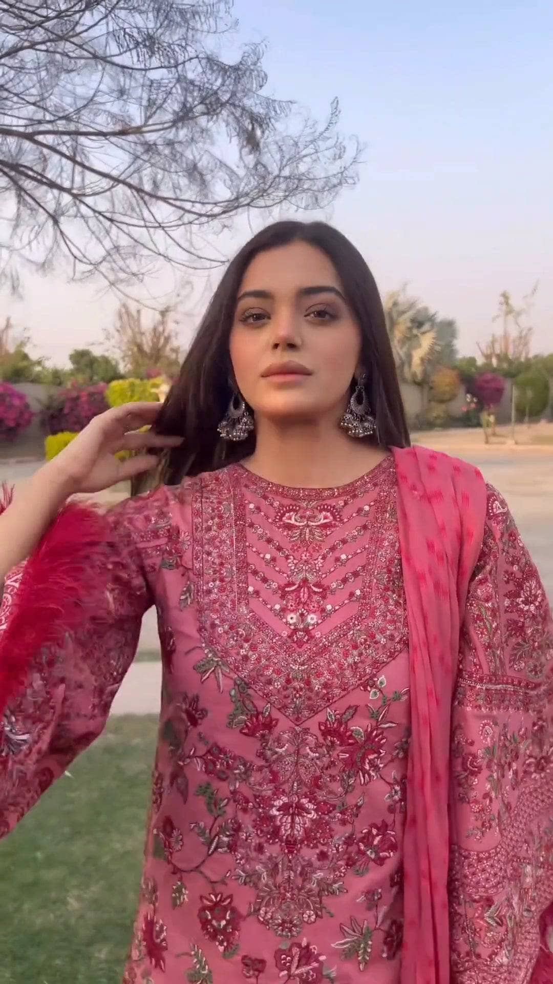 img_spotted_in_hussain_rehar_lawn_awwal_boutique