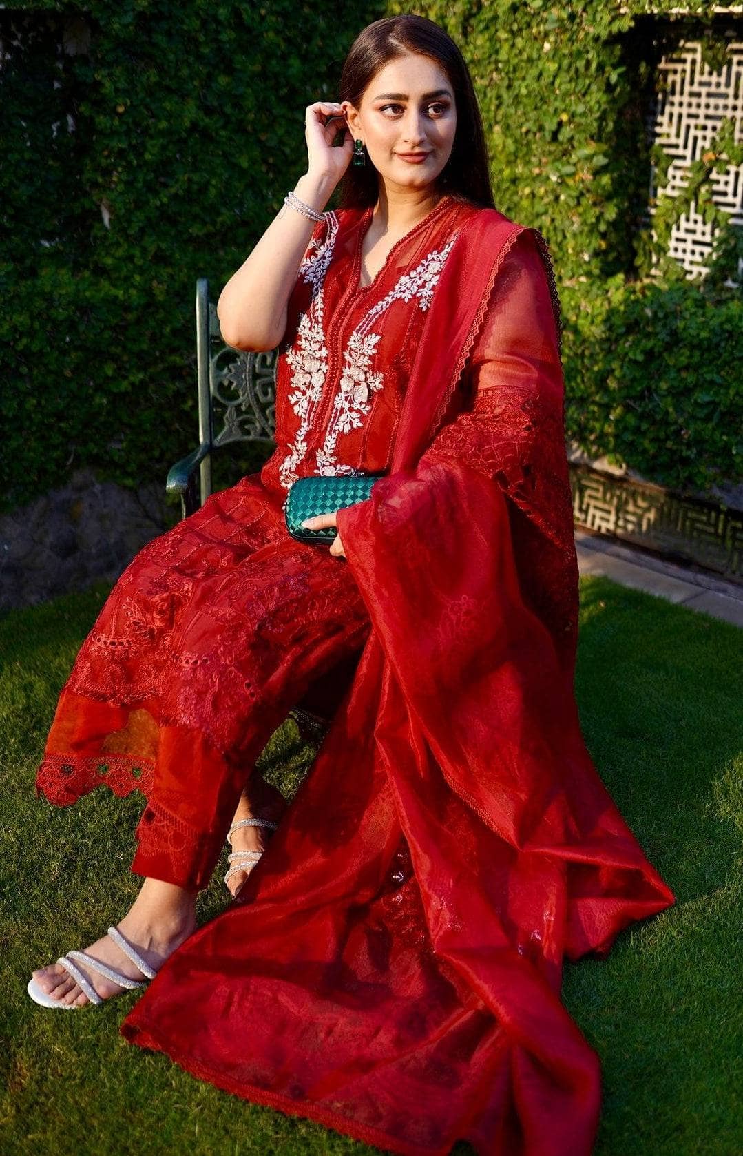img_maria_b_lawn_24_awwal_boutique