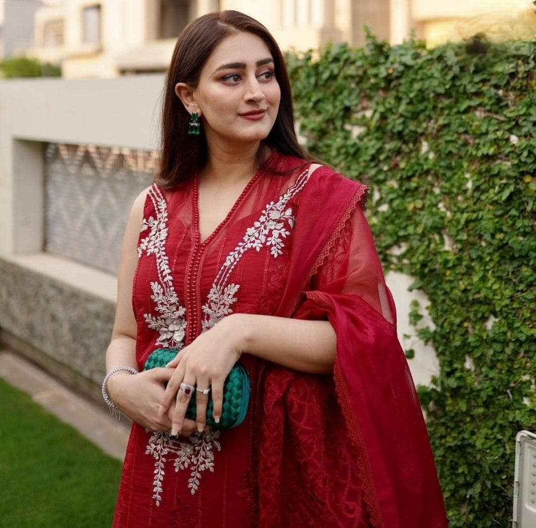 img_maria_b_lawn_24_awwal_boutique