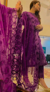 img_spotted_in_maria_b_awwal_boutique