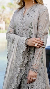 img_maria_b_lawn_25_awwal_boutique