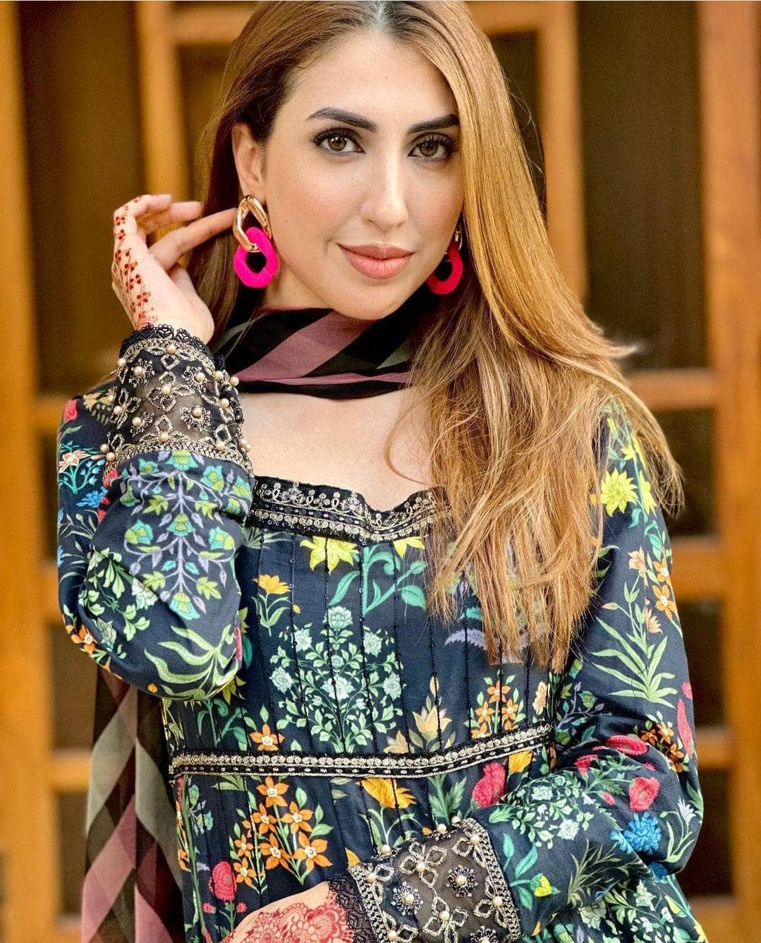 img_maria_b_m_prints_lawn_23_awwal_boutique