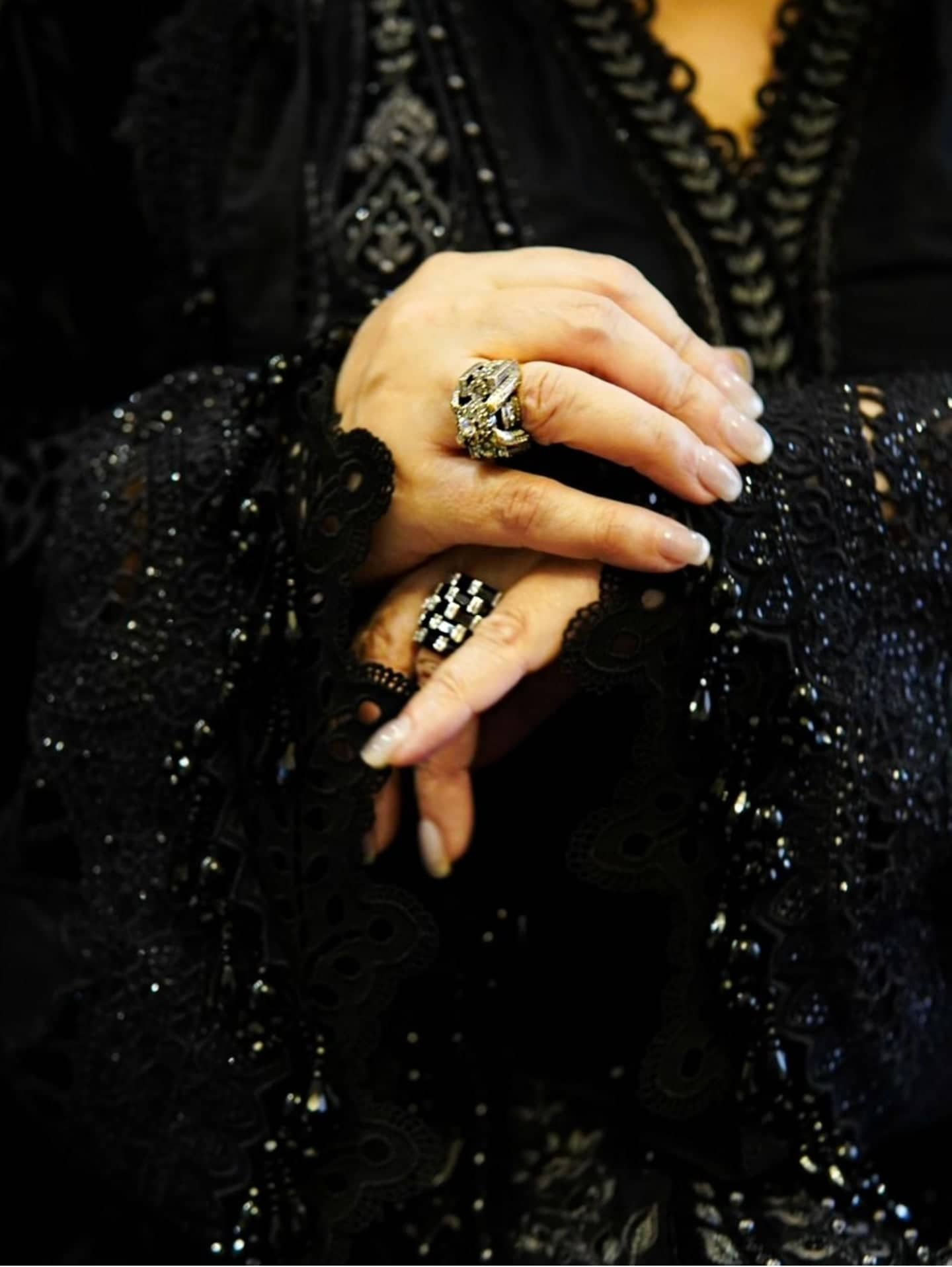 Maria B Winter Luxe spotted Spotted in Maria B Winter Luxe 25/Embroideried Linen Suit/Velvet Palachi Shawl/07/Black