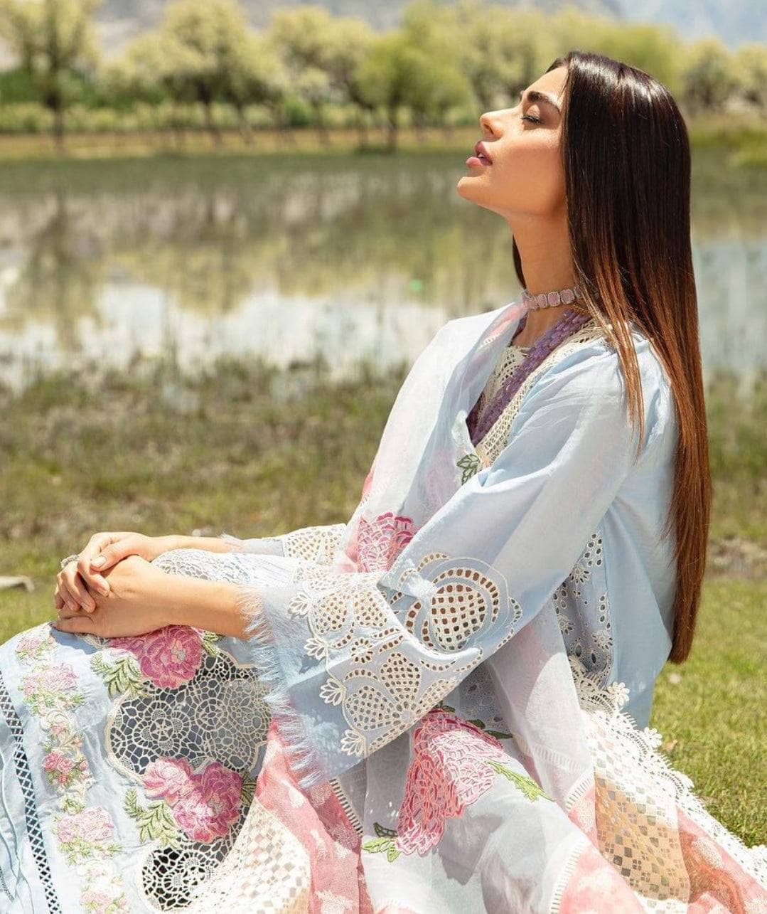 img_maryam_hussain_luxury_lawn_23_awwal_boutique