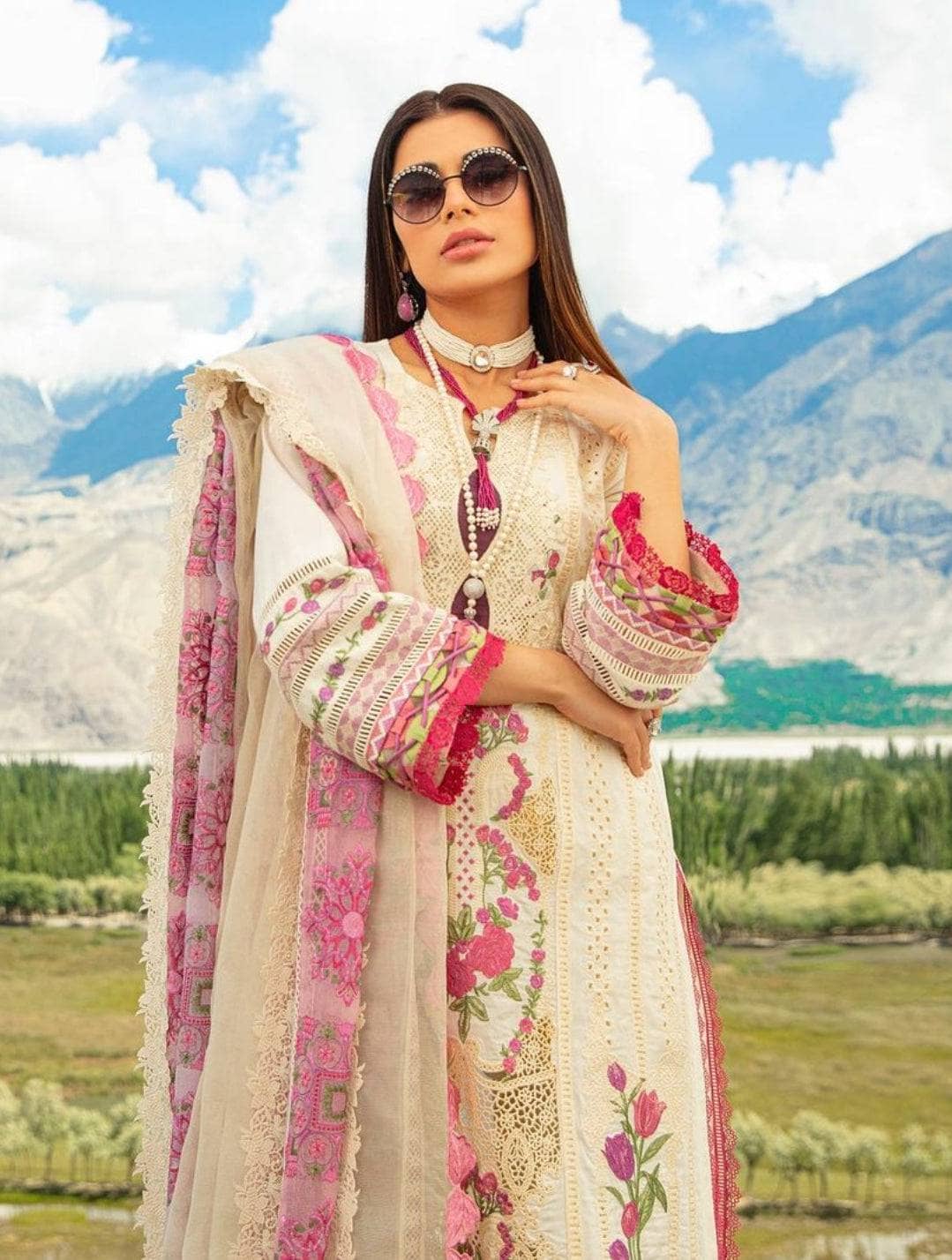 img_maryam_hussain_luxury_lawn_23_awwal_boutique