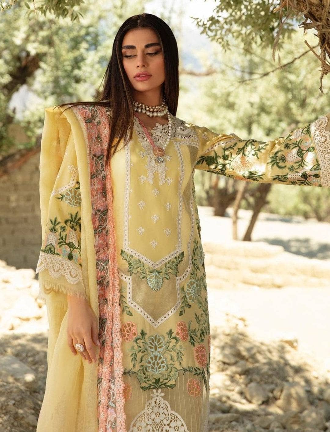 img_maryam_hussain_lawn_awwal_boutique